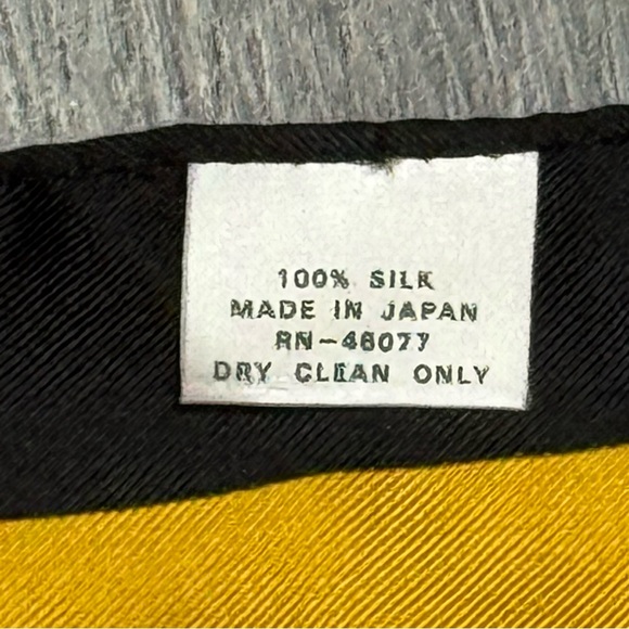 Vintage 1990’s Esprit 100% Silk Scarf Made In Japan Geometric Pattern 35x 35 In - Picture 5 of 5